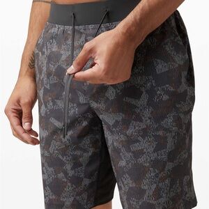 Lululemon Athletica T.H.E. Short 9” Linerless Size M